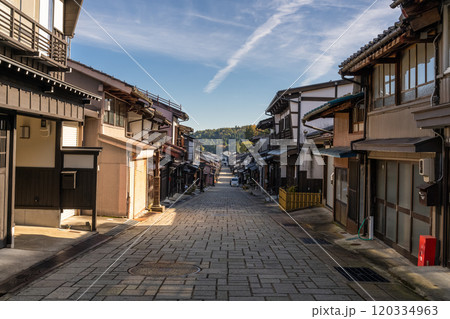 《富山県》越中八尾・諏訪町本通り 120334963