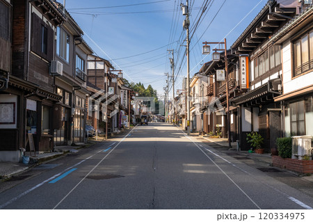 《富山県》越中八尾・諏訪町本通り 《富山県》越中八尾・諏訪町本通り 120334975