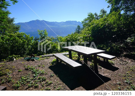 鍬崎山の瀬戸蔵山のベンチと大日岳・奥大日岳・立山 鍬崎山の瀬戸蔵山のベンチと大日岳・奥大日岳・立山 120336155