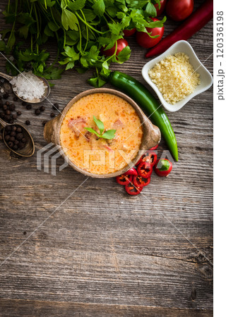 Sope queso with vegetables on wooden background 120336198