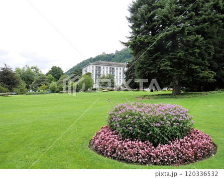 バート・ラガツ 温泉リゾートのホテルと公園 (スイス、ザンクトガレン州) バート・ラガツ 温泉リゾートのホテルと公園 (スイス、ザンクトガレン州) 120336532