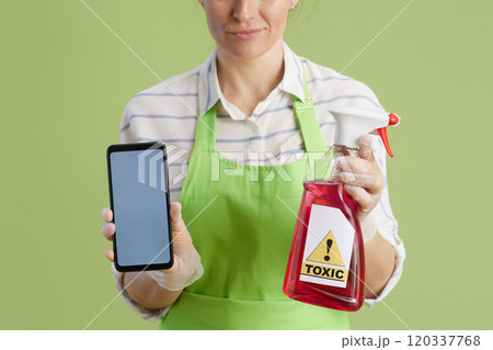 Confused female showing smartphone screen 120337768