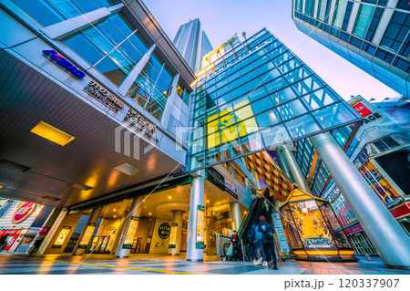 日本の東京都市景観 早朝・渋谷マークシティや京王井の頭線渋谷駅などを望む=11月9日、6時51分 日本の東京都市景観 早朝・渋谷マークシティや京王井の頭線渋谷駅などを望む=11月9日、6時51分 120337907