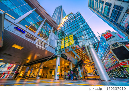 日本の東京都市景観 早朝・渋谷マークシティや京王井の頭線渋谷駅などを望む=11月9日、6時50分 日本の東京都市景観 早朝・渋谷マークシティや京王井の頭線渋谷駅などを望む=11月9日、6時50分 120337910