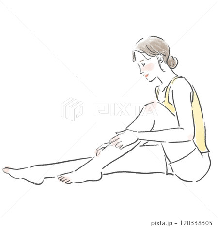 足のマッサージをしている若い女性の全身 足のマッサージをしている若い女性の全身 120338305