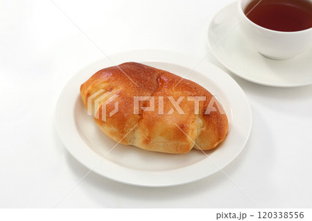 美味しそうなクリームパン 120338556