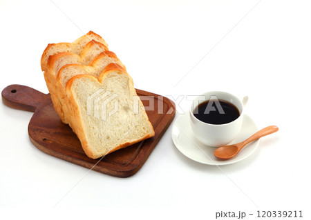ホットコーヒーと食パン ホットコーヒーと食パン 120339211