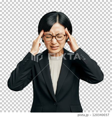 頭痛に悩む若いビジネスウーマン 120340037