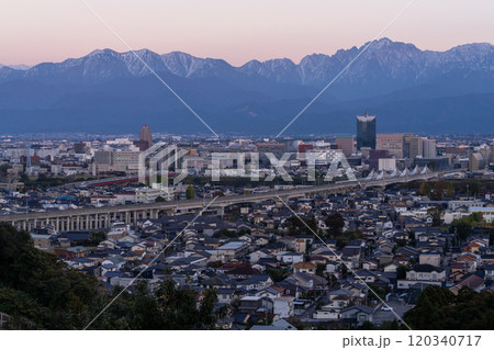《富山県》立山連峰を望む・富山市の夜景 《富山県》立山連峰を望む・富山市の夜景 120340717