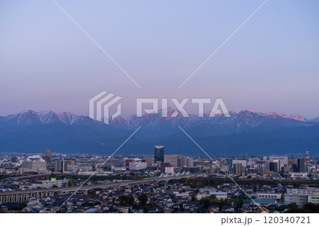 《富山県》立山連峰を望む・富山市の夜景 《富山県》立山連峰を望む・富山市の夜景 120340721