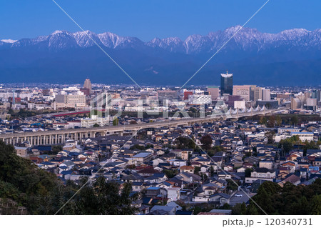 《富山県》立山連峰を望む・富山市の夜景 《富山県》立山連峰を望む・富山市の夜景 120340731