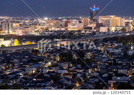 《富山県》立山連峰を望む・富山市の夜景 120340755