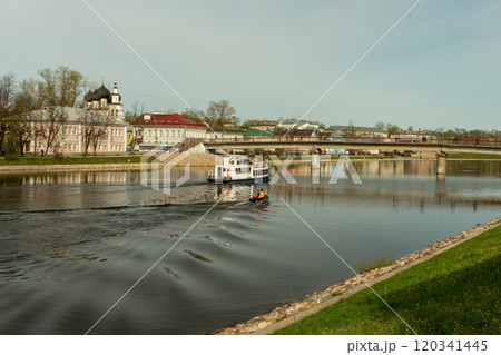 Vologda River embankment lined with low historical buildings and churches 120341445