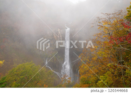 華厳滝(けごんのたき)《栃木県日光市》 華厳滝(けごんのたき)《栃木県日光市》 120344668