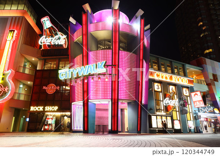 夜のユニバーサルシティ 120344749