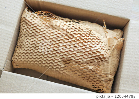 Eco friendly brown paper honeycomb wrap for product packaging parcel carton box Eco friendly brown paper honeycomb wrap for product packaging parcel carton box 120344788