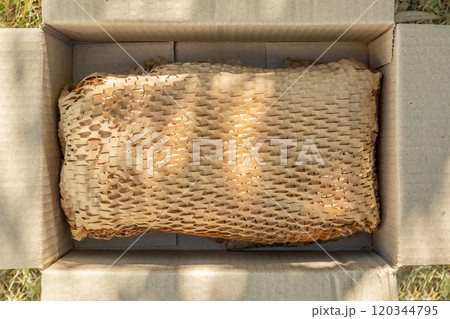 Eco friendly brown paper honeycomb wrap for product packaging parcel carton box 120344795