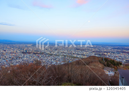 藻岩山展望台から見る札幌 藻岩山展望台から見る札幌 120345405