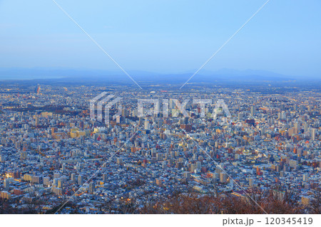 藻岩山展望台から見る札幌 120345419