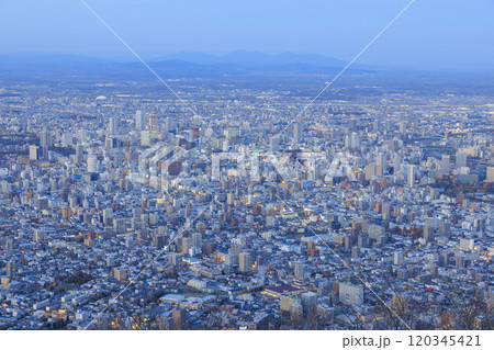 藻岩山展望台から見る札幌 120345421