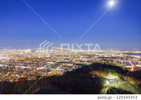 藻岩山展望台から見る札幌 120345453