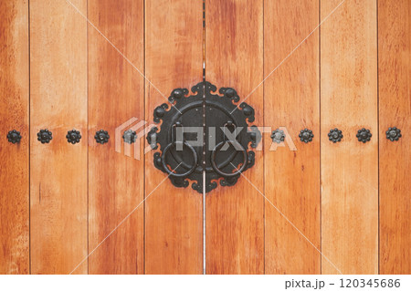 The Old Gate of the Hanok Village in Korea 120345686