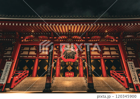 東京の浅草寺の夜景 120345900