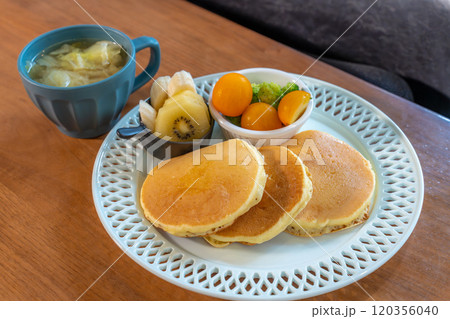 パンケーキで素敵な朝ご飯 120356040