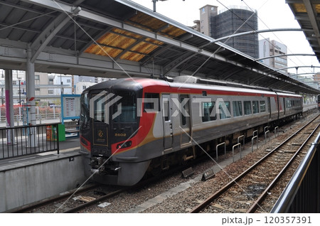 JR四国　予讃線・高徳線　高松駅 120357391