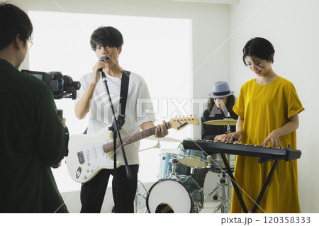 バンド ライブ バンド ライブ 120358333