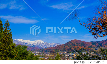 晩秋の里山と谷川連峰 晩秋の里山と谷川連峰 120358593