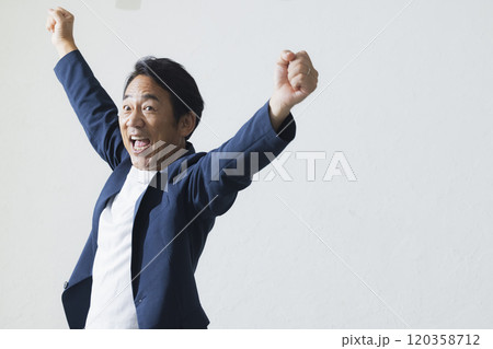 元気な中年男性 元気な中年男性 120358712