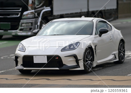 白い国産スポーツカー イメージ 白い国産スポーツカー イメージ 120359361