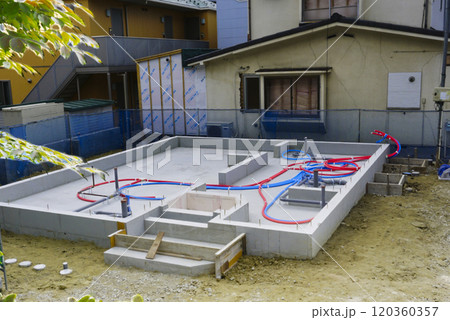 新築住宅の基礎の給水管・排水管の基礎工事 新築住宅の基礎の給水管・排水管の基礎工事 120360357