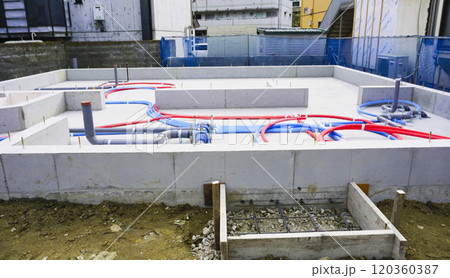 新築住宅の基礎の給水管・排水管の基礎工事 新築住宅の基礎の給水管・排水管の基礎工事 120360387
