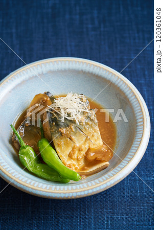 鯖の味噌煮 120361048