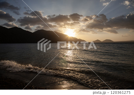 支笏湖の夜明け 120361275
