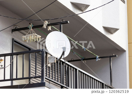 住宅のテレビアンテナ 120362519