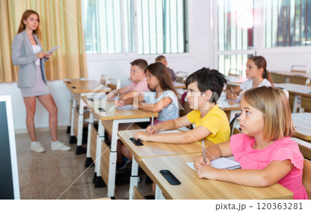 Kids listening to teacher Kids listening to teacher 120363281