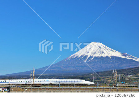 静岡県 青空の富士山と新幹線 静岡県 青空の富士山と新幹線 120367260