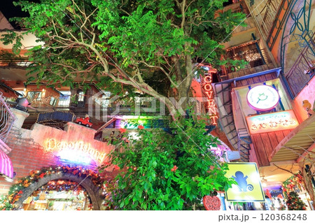 【沖縄県】アメリカンビレッジの夜景（デポアイランド） 120368248