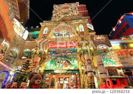 【沖縄県】アメリカンビレッジの夜景（デポアイランドシーサイド） 120368258