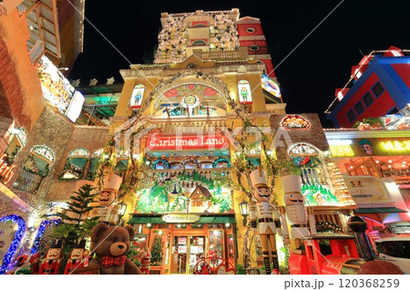 【沖縄県】アメリカンビレッジの夜景（デポアイランドシーサイド） 120368259