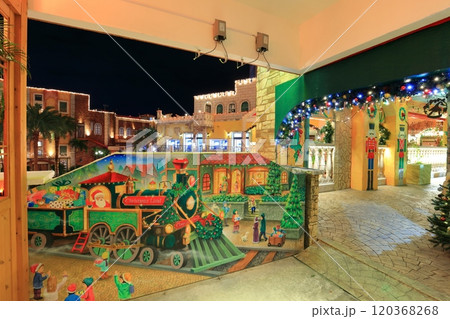 【沖縄県】アメリカンビレッジの夜景（デポアイランドとデポアイランドシーサイド） 120368268