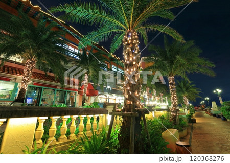 【沖縄県】アメリカンビレッジの夜景(デポアイランドシーサイド) 【沖縄県】アメリカンビレッジの夜景(デポアイランドシーサイド) 120368276