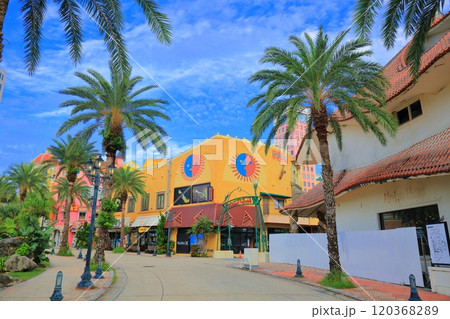 【沖縄県】晴天のアメリカンビレッジ（デポアイランド） 120368289