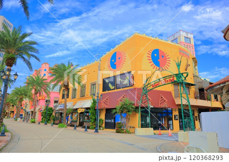 【沖縄県】晴天のアメリカンビレッジ（デポアイランド） 120368293