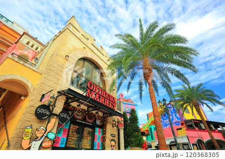 【沖縄県】晴天のアメリカンビレッジ（デポアイランドシーサイド） 120368305