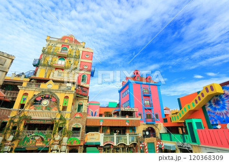 【沖縄県】晴天のアメリカンビレッジ（デポアイランドシーサイド） 120368309