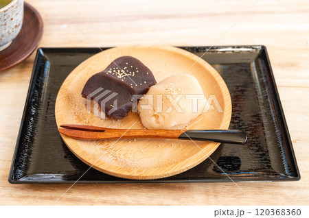 お茶請けのあんころ餅　 120368360